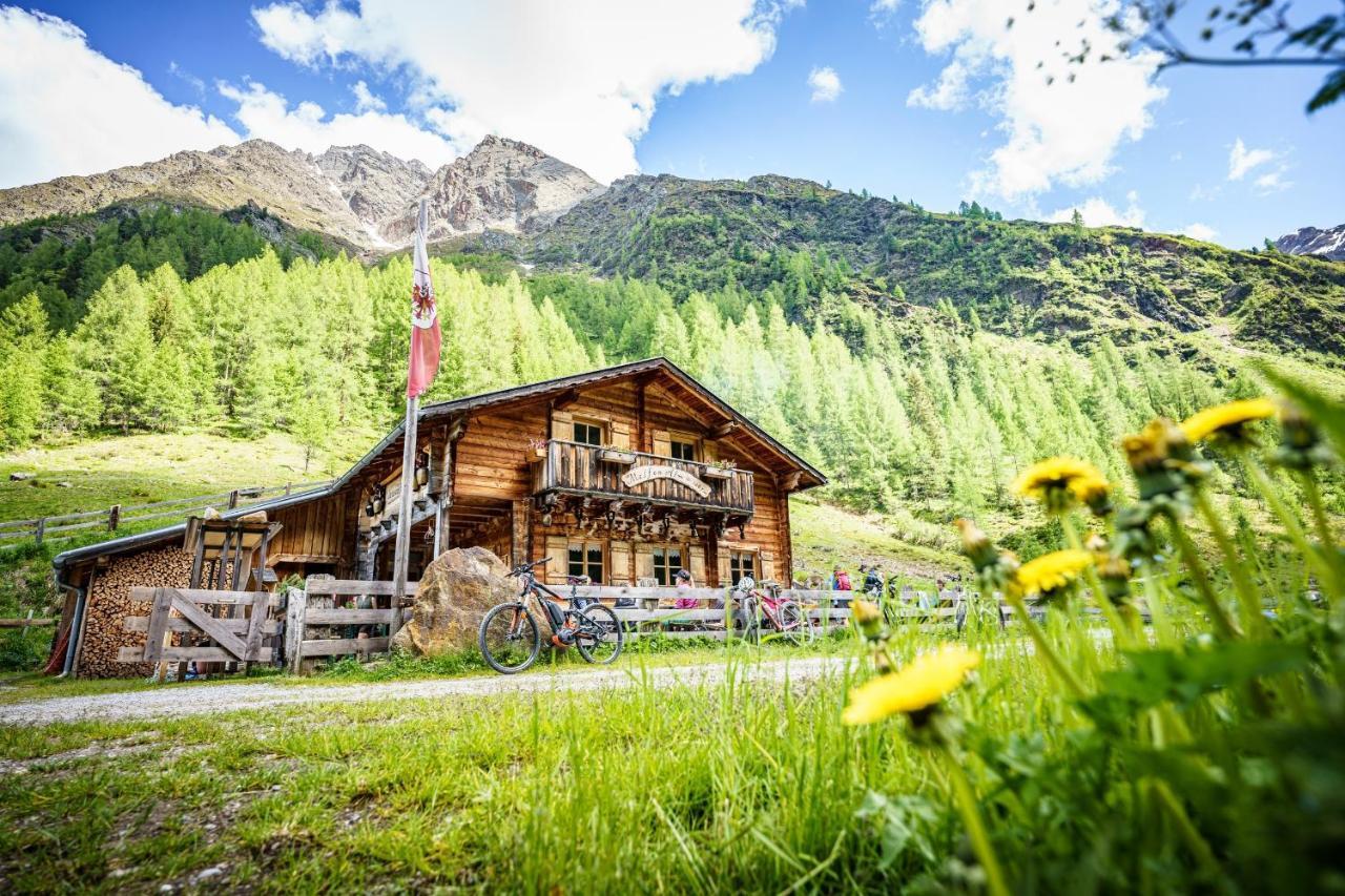 Hotel Pettneuerhof เพทท์นอย อัม อาร์ลแบร์ก ภายนอก รูปภาพ